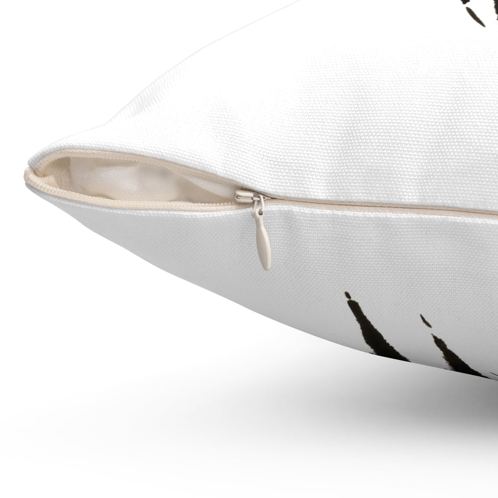 Minimalistisch decoratief kussen met inktpenseel en veren. 