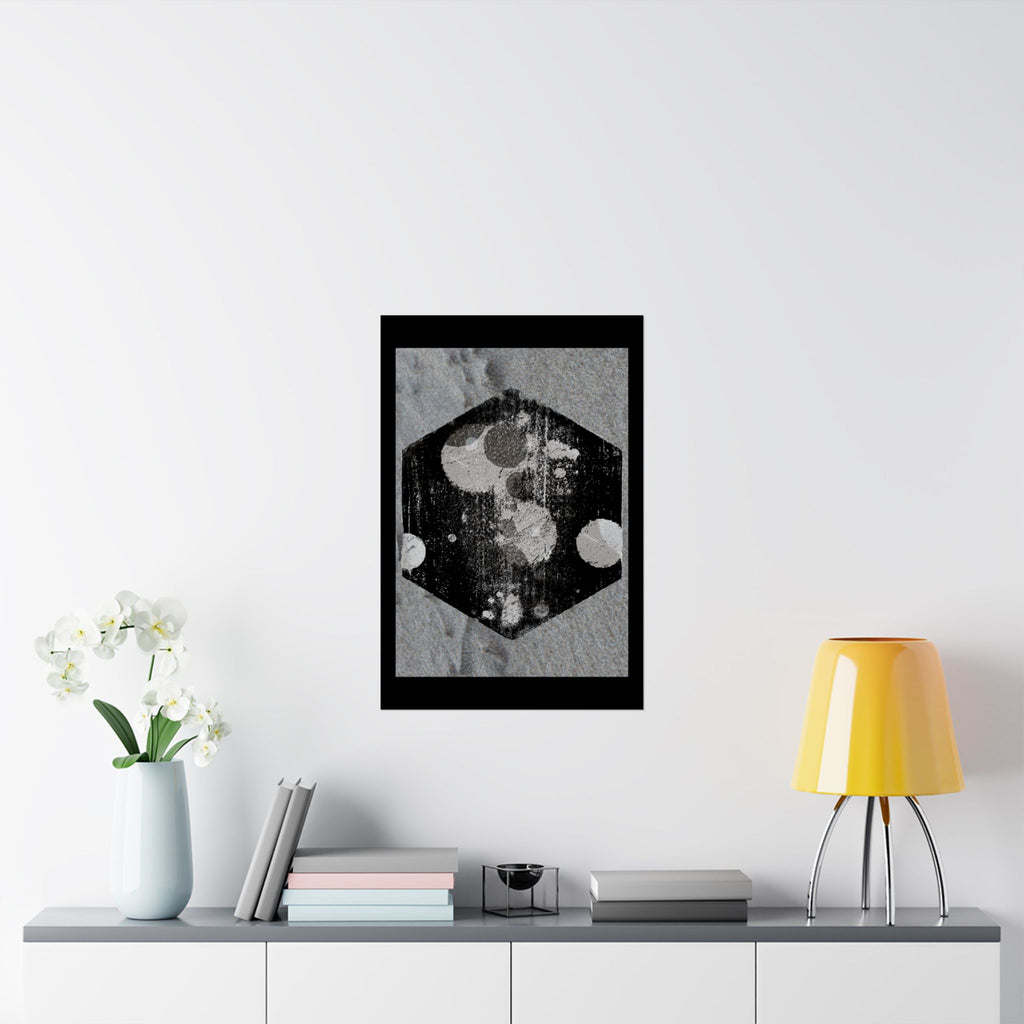 Abstracte zeshoekige maanposter op matte afwerking — Monochroom hemels wanddecoratie 