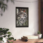 Abstracte natuurmandala poster — Zwart-wit paddenstoelen en boomschorskunst (matte verticale poster) 