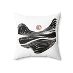 Abstracte Zen-golf kussen — Minimalistisch vierkant kussen met zwarte penseelstreken en rode zonaccent 