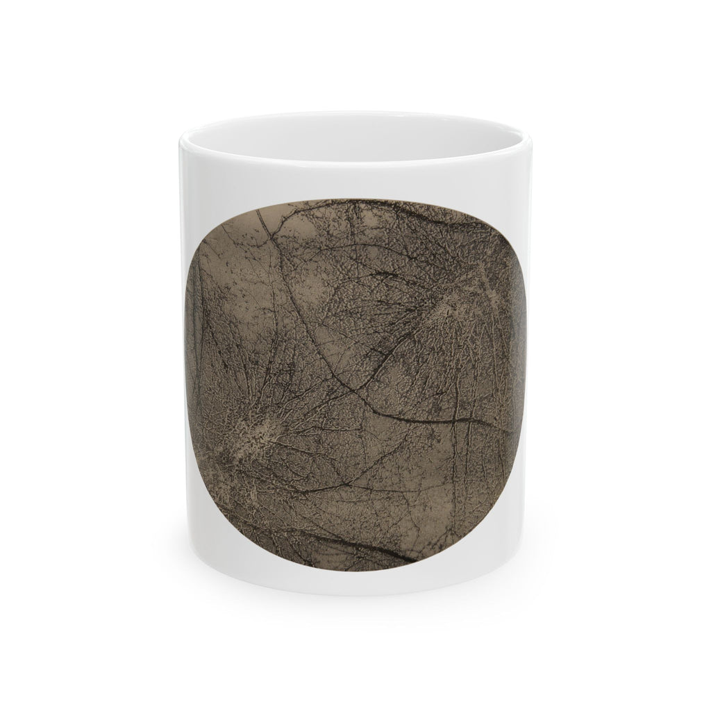 Rustieke keramische mok met aardse textuur – organische beker met steenlook