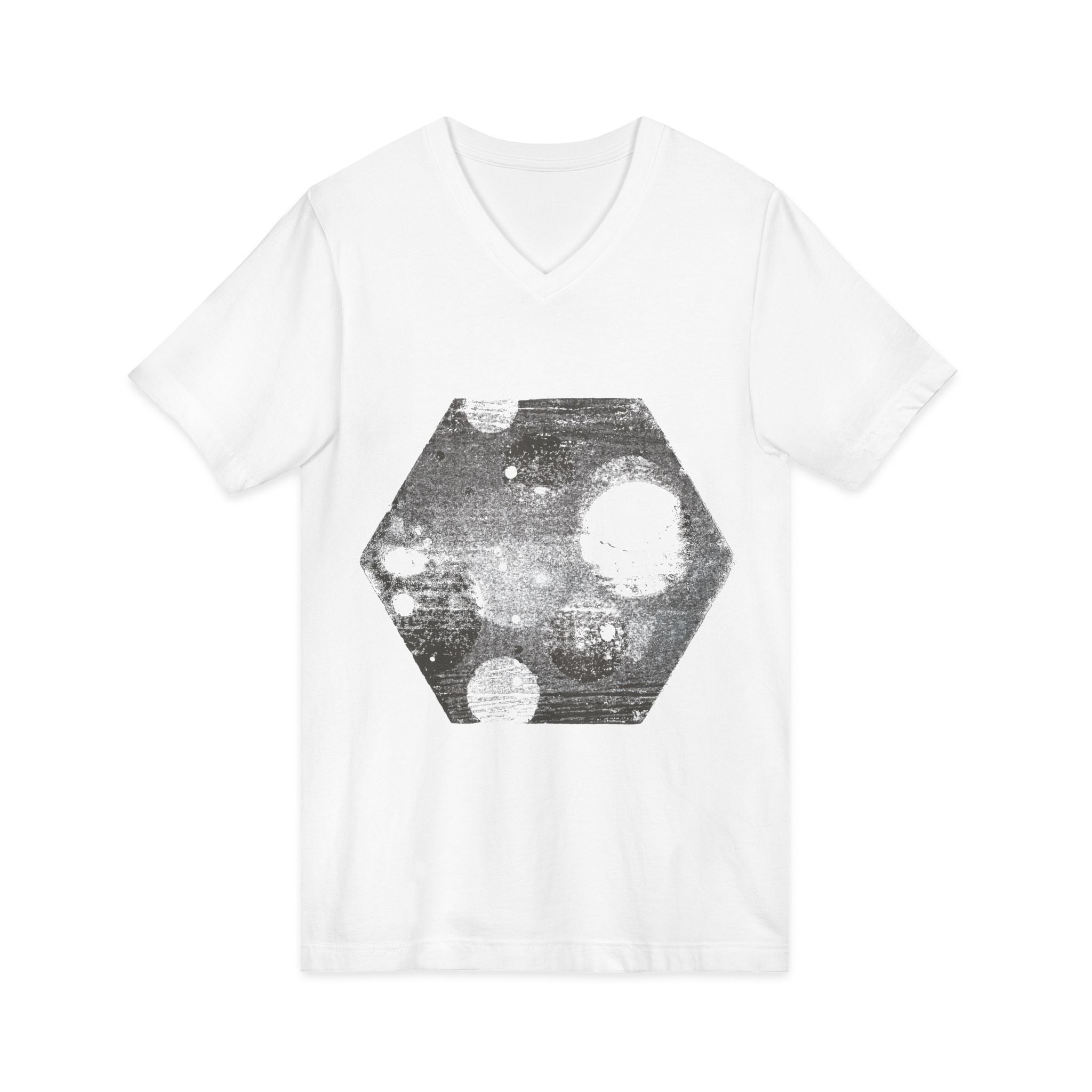 Hex Moon Graphic Tee Design Hex15 — Een vintage T-shirt met V-hals en ruimtekaasmotief, geïnspireerd op astronomie.