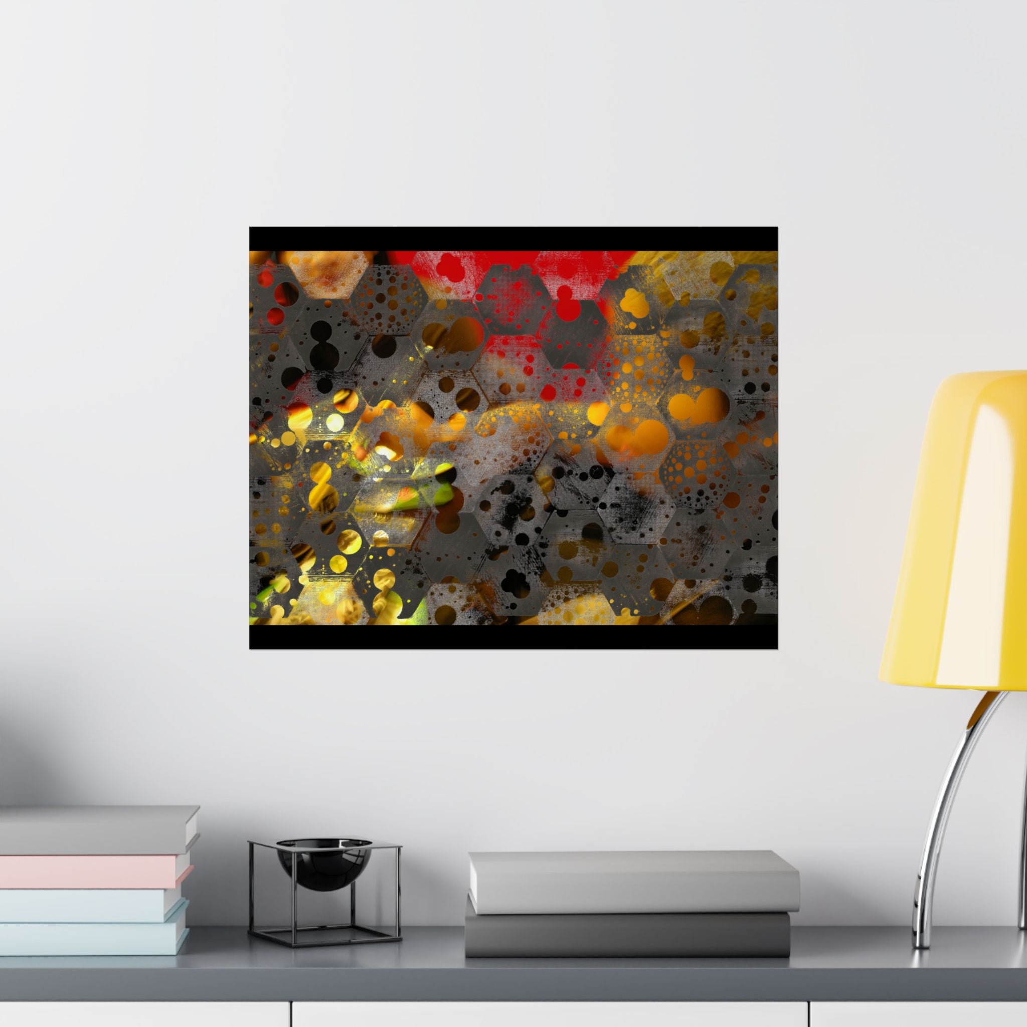 Abstracte matte poster met honingraatpatroon — Geometrische kunst in warme goud- en roesttinten 