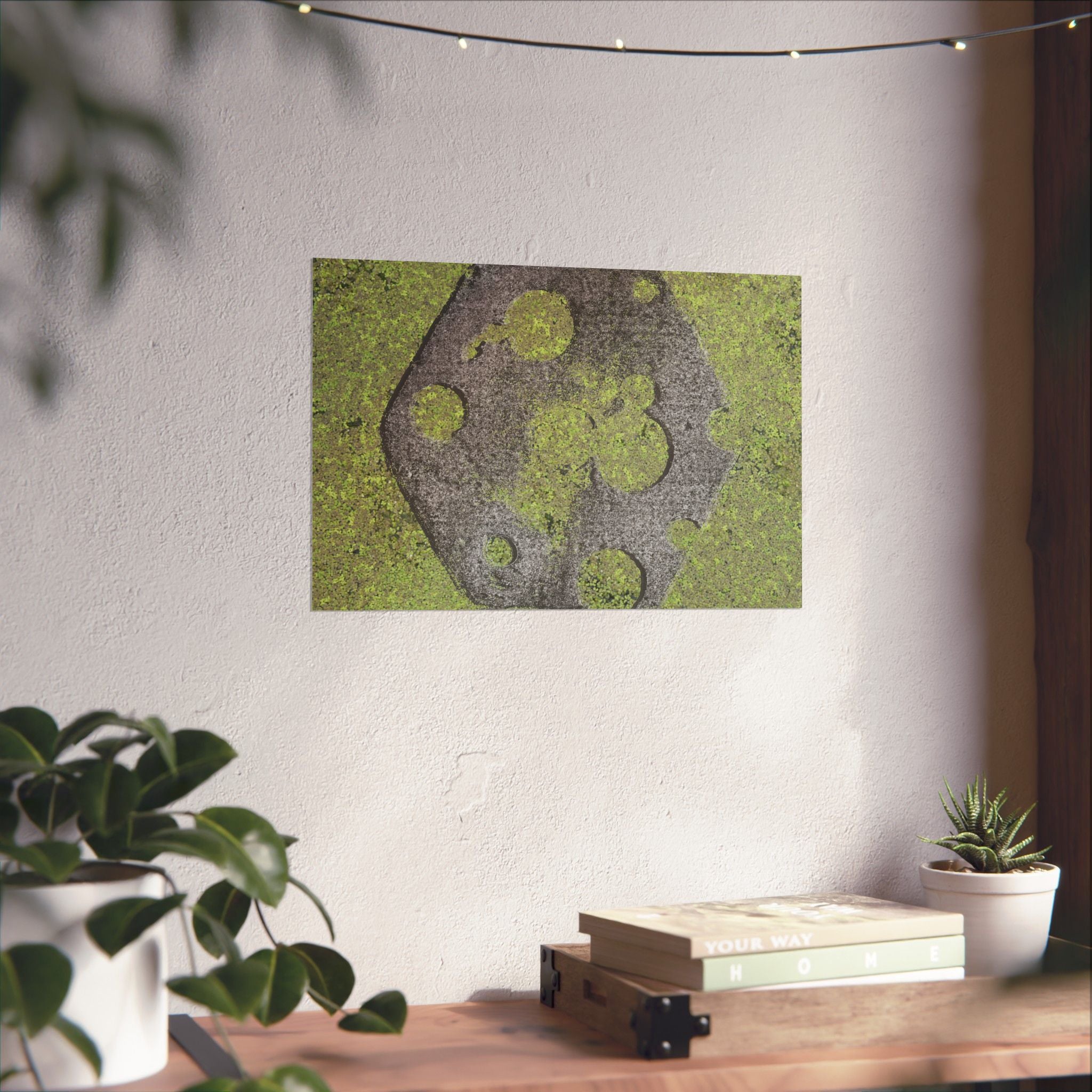 Matte horizontale poster met mosbegroeide maankrater — Botanisch groene maanwanddecoratie 