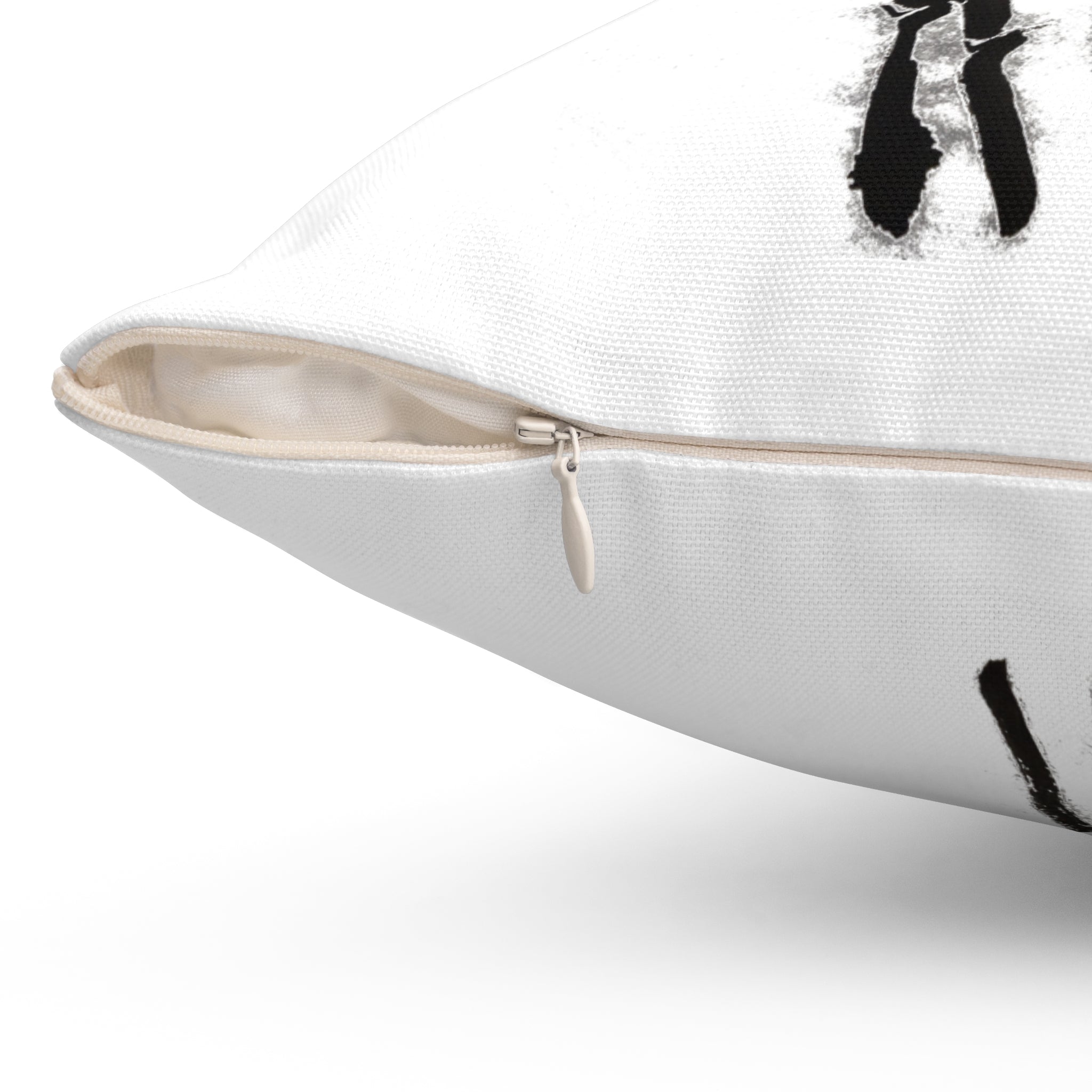 Sierkussen met bamboe-inktkunst — Minimalistisch zwart-wit, Aziatisch geïnspireerd decoratief kussen 