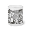 Mok van mat glas — Beker met abstract monochroom sneeuwvlokkenpatroon 
