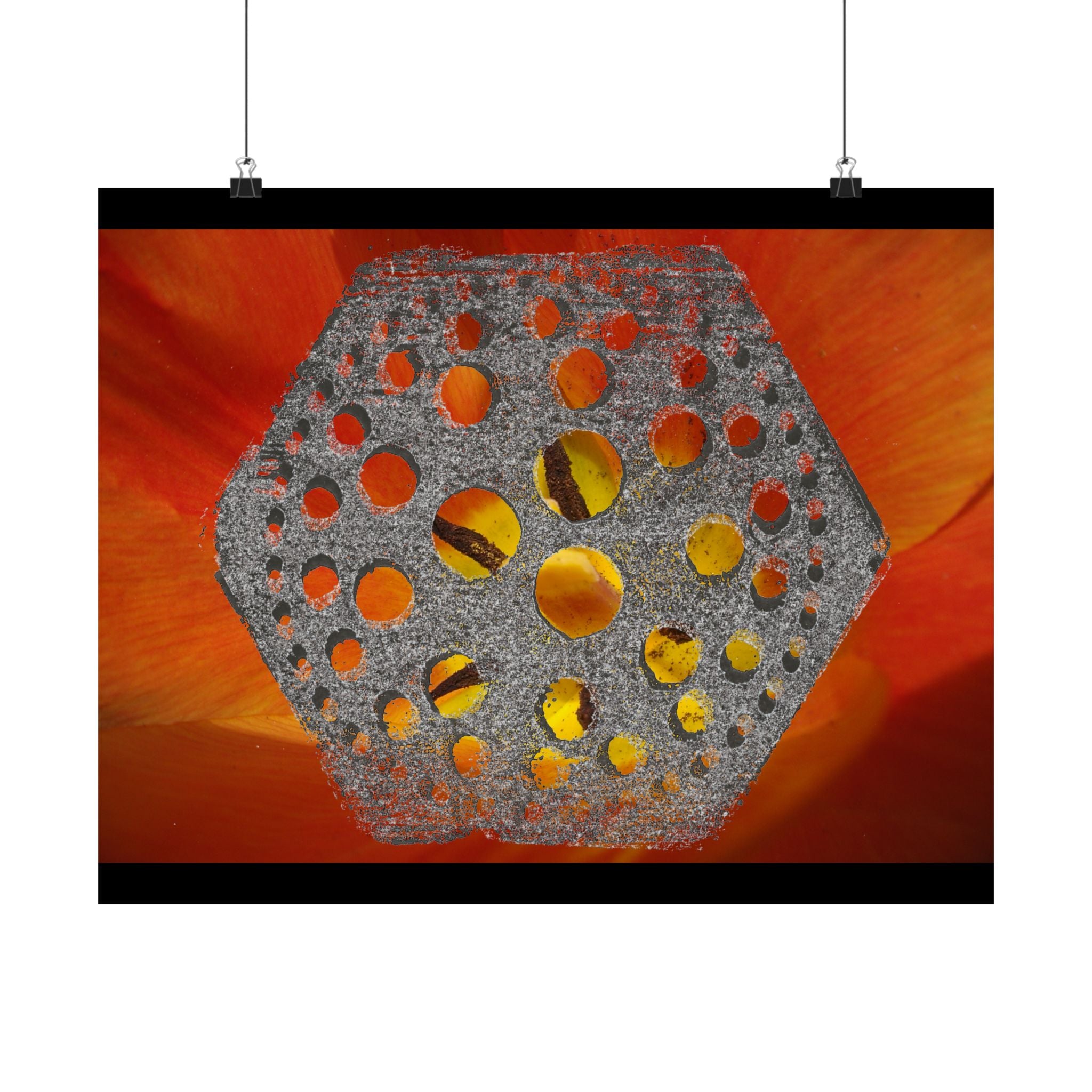 Abstracte matte poster met zeshoekig gatenpatroon | Oranje bloemenachtergrond 