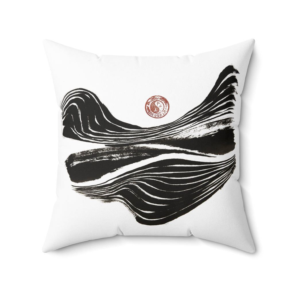 Abstracte Zen-golf kussen — Minimalistisch vierkant kussen met zwarte penseelstreken en rode zonaccent 