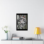 Abstracte natuurmandala poster — Zwart-wit paddenstoelen en boomschorskunst (matte verticale poster) 
