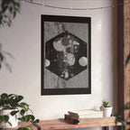 Abstracte zeshoekige maanposter op matte afwerking — Monochroom hemels wanddecoratie 