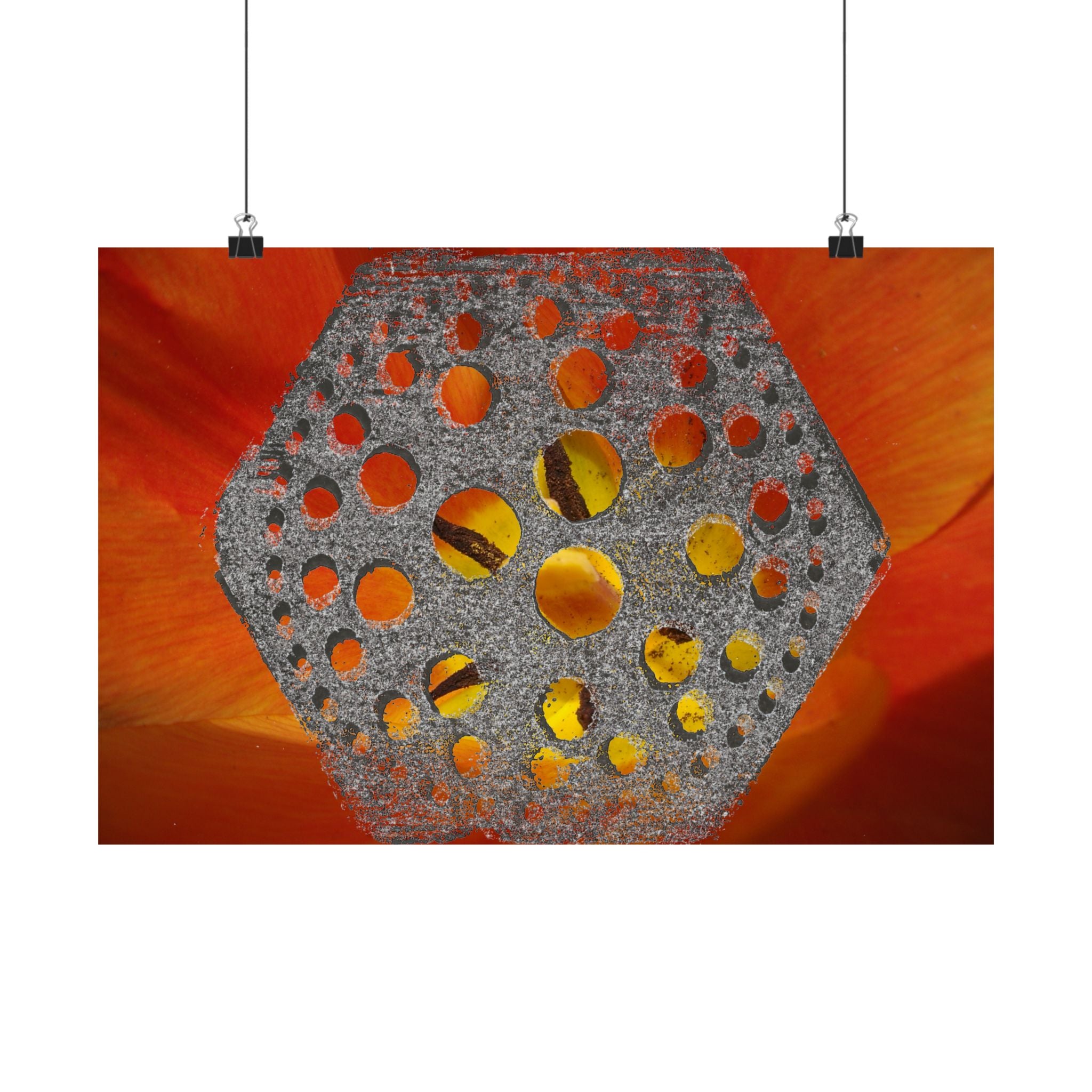 Abstracte matte poster met zeshoekig gatenpatroon | Oranje bloemenachtergrond 